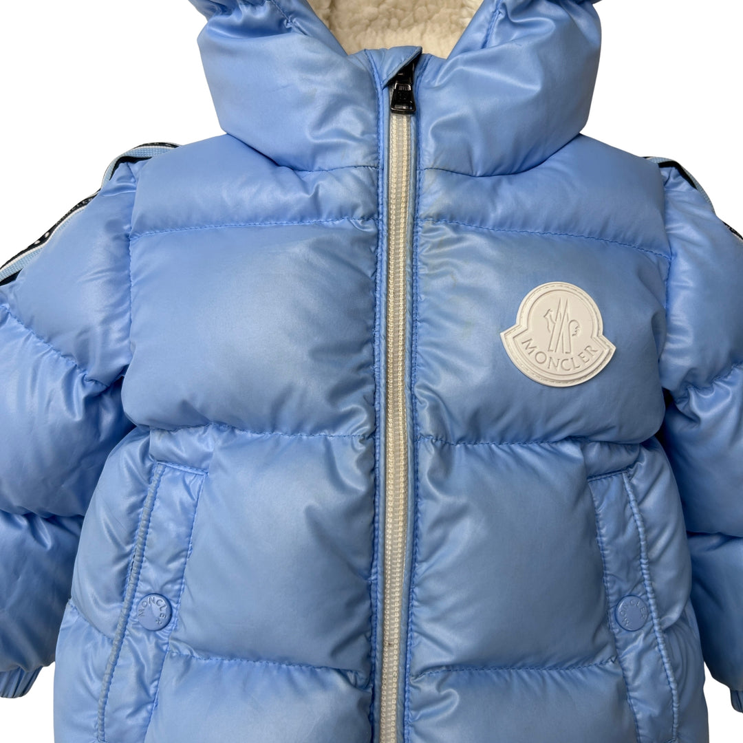 MONCLER SCAMANDRE DOWN JACKET &amp; SALOPETTE SET – BLUE / IVORY – 9–12 MONTHS