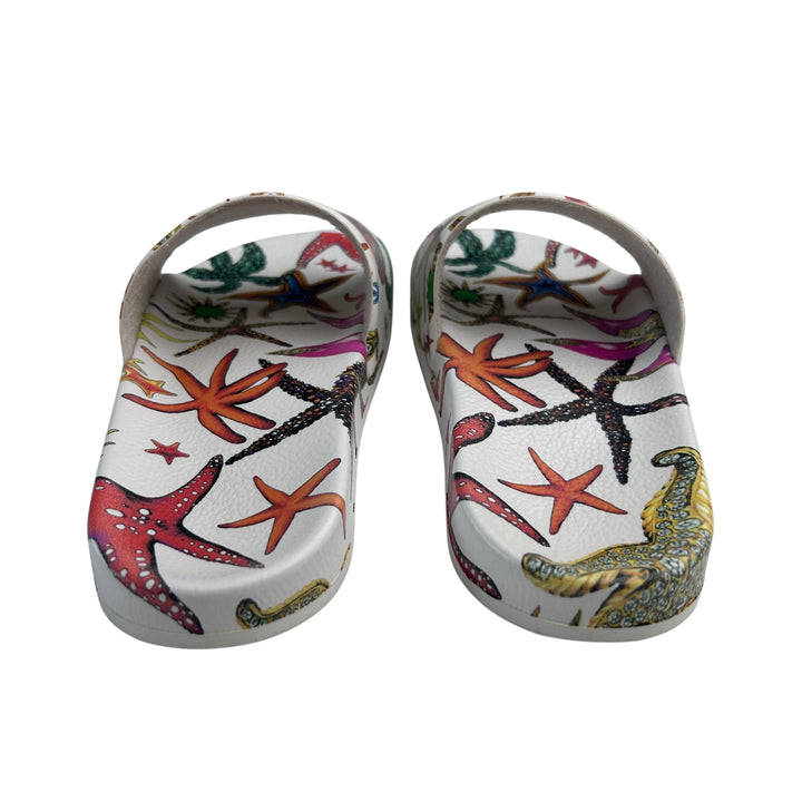 VERSACE BAROQUE PRINT SLIDES – WHITE/MULTI – SIZE 32