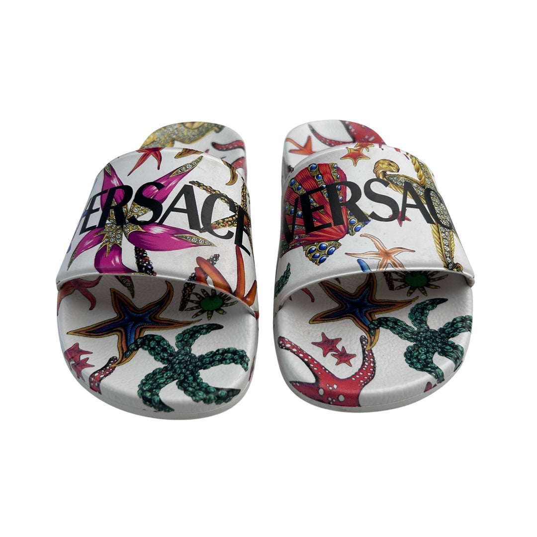 VERSACE BAROQUE PRINT SLIDES – WHITE/MULTI – SIZE 32