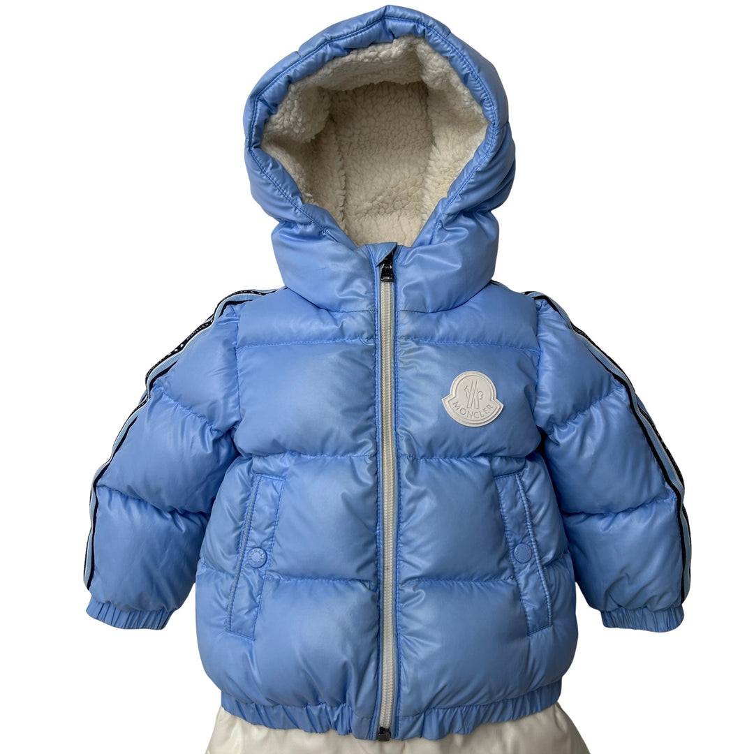MONCLER SCAMANDRE DOWN JACKET &amp; SALOPETTE SET – BLUE / IVORY – 9–12 MONTHS